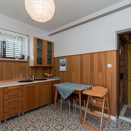 Apartments Mare Постира Екстериор снимка