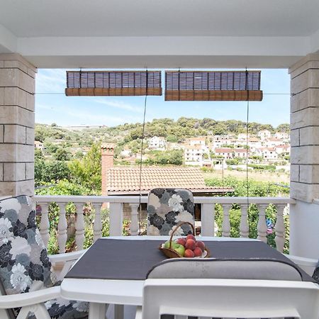 Apartments Mare Постира Екстериор снимка