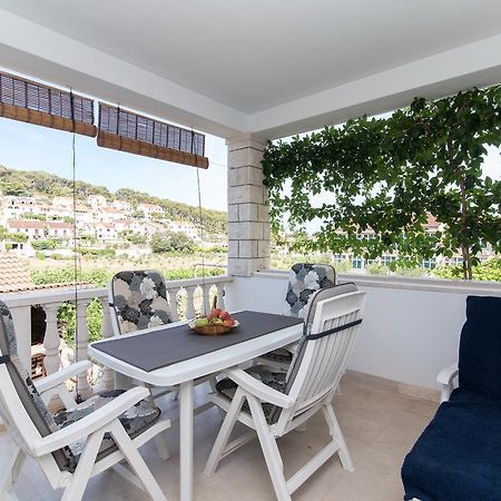 Apartments Mare Постира Екстериор снимка