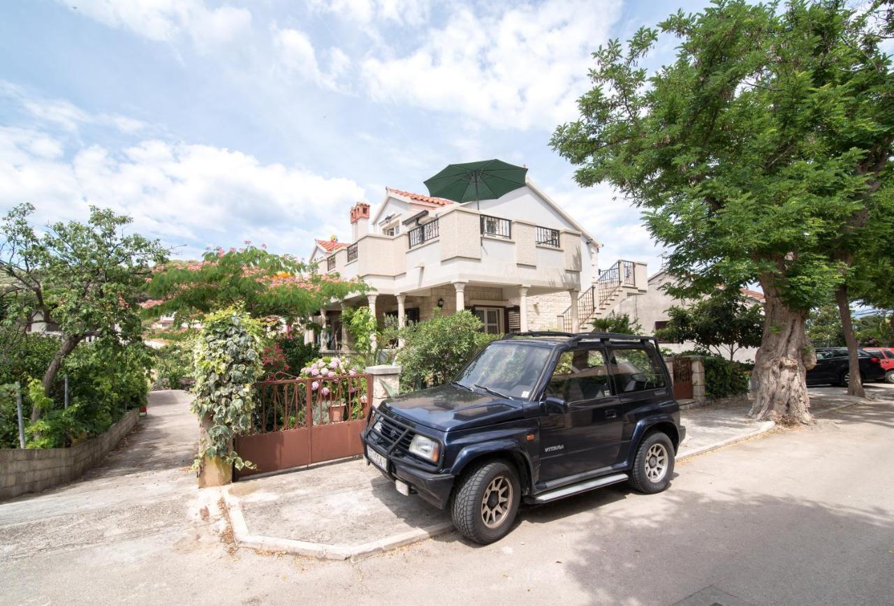 Apartments Mare Постира Екстериор снимка