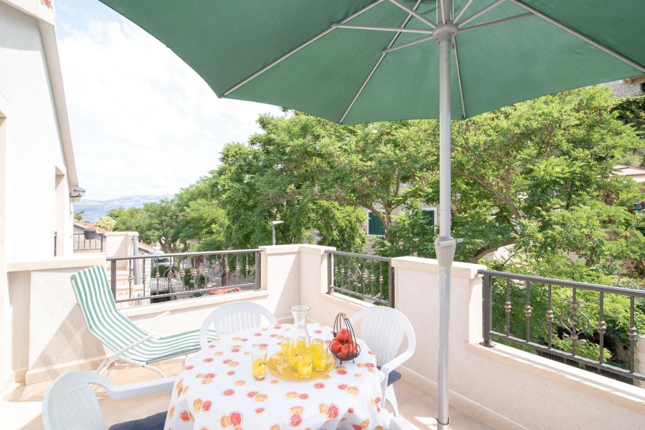 Apartments Mare Постира Екстериор снимка