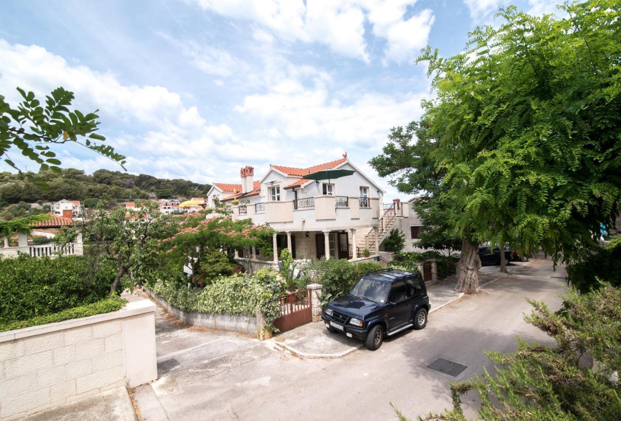 Apartments Mare Постира Екстериор снимка