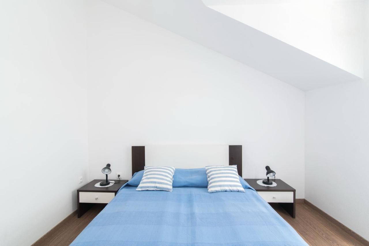 Apartments Mare Постира Екстериор снимка