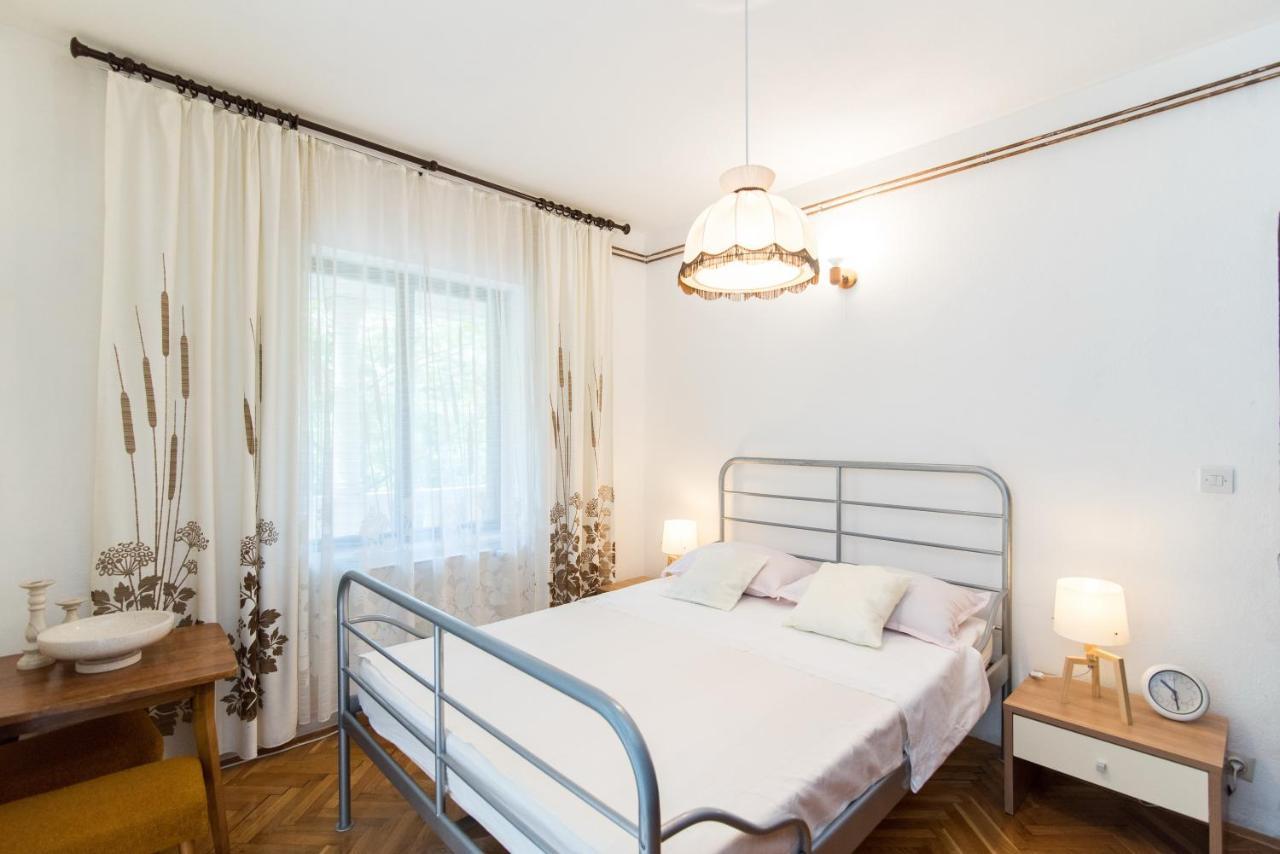 Apartments Mare Постира Екстериор снимка