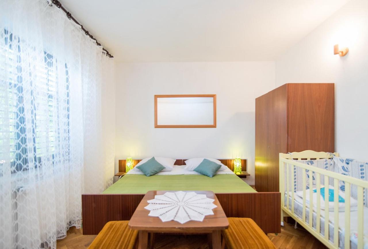 Apartments Mare Постира Екстериор снимка