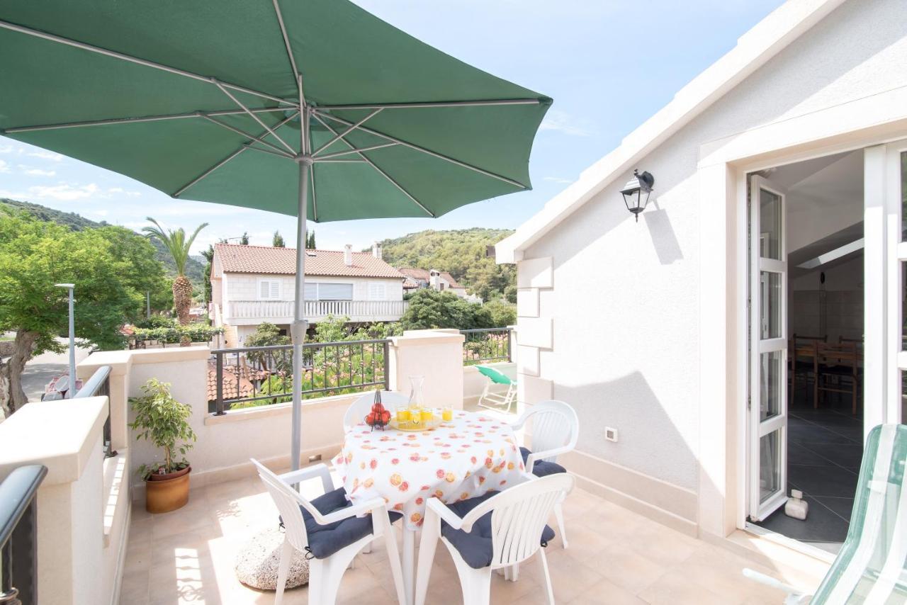 Apartments Mare Постира Екстериор снимка