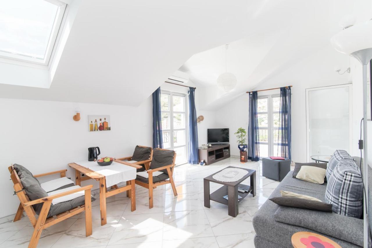 Apartments Mare Постира Екстериор снимка