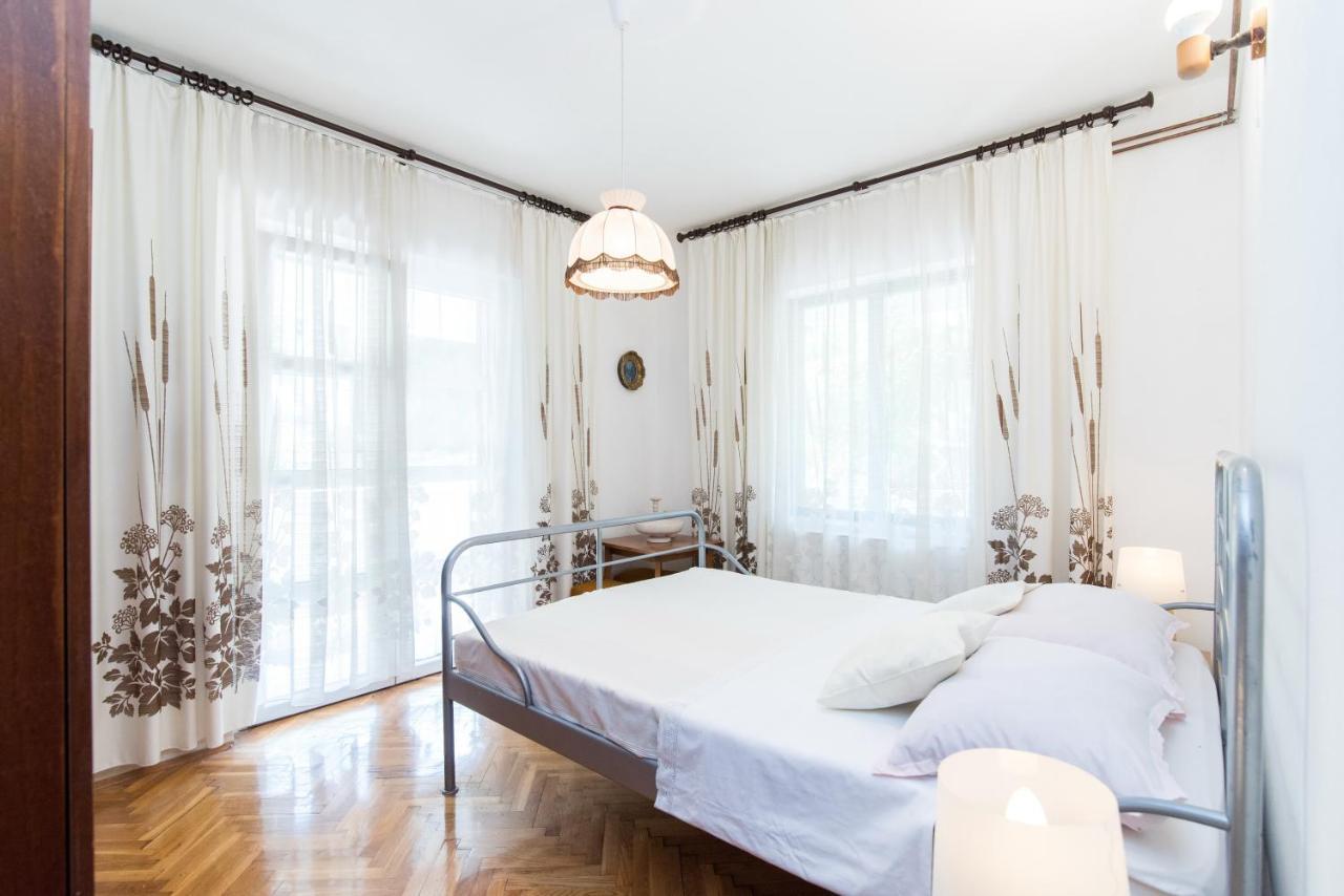 Apartments Mare Постира Екстериор снимка