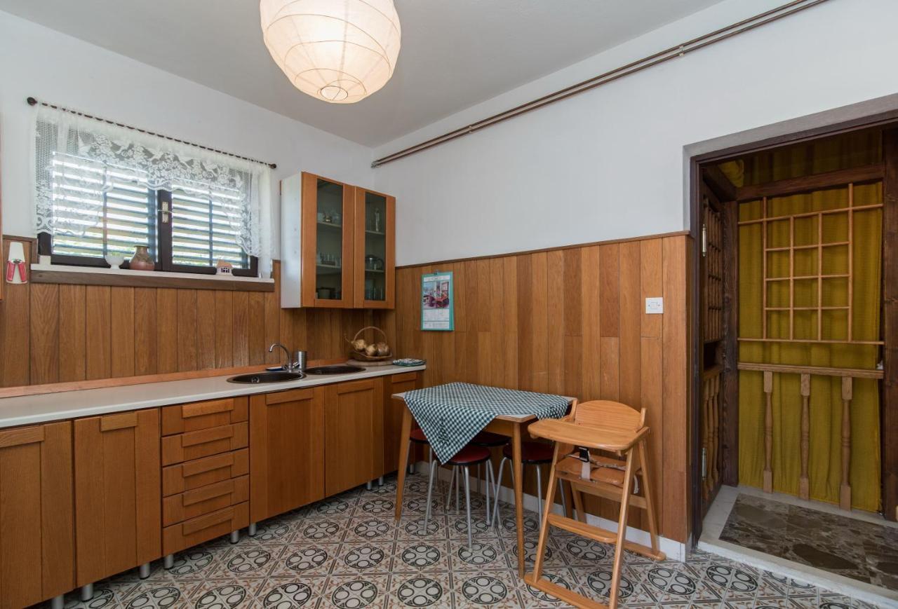Apartments Mare Постира Екстериор снимка