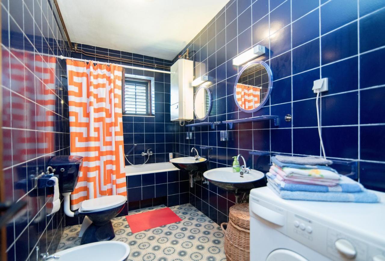 Apartments Mare Постира Екстериор снимка