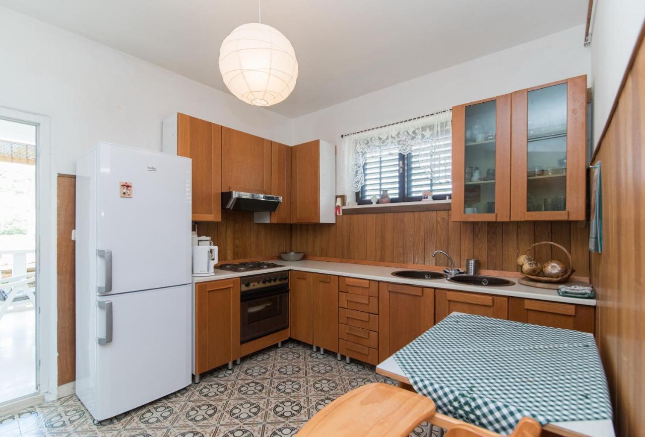 Apartments Mare Постира Екстериор снимка