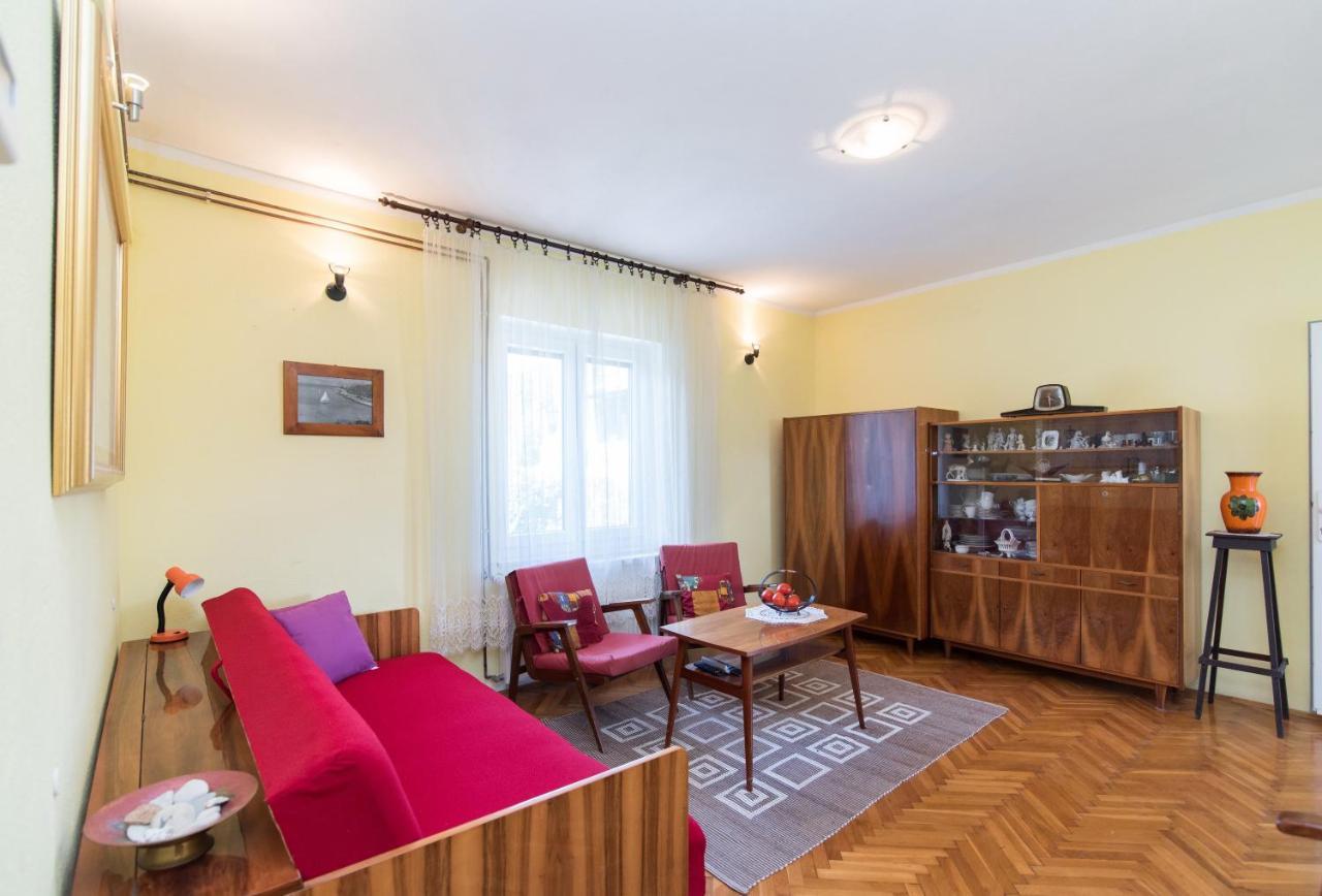 Apartments Mare Постира Екстериор снимка