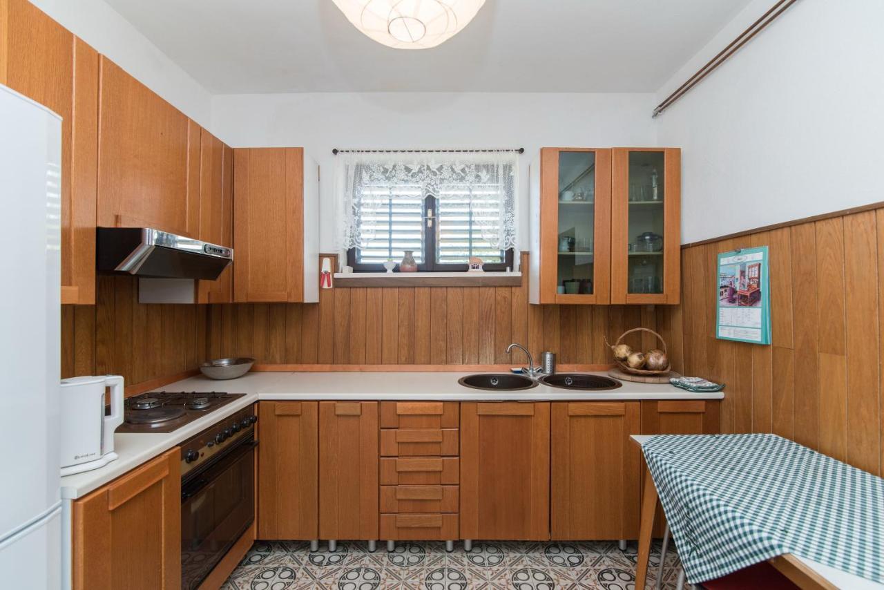 Apartments Mare Постира Екстериор снимка