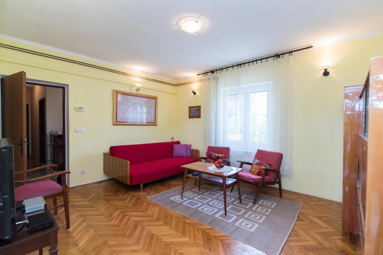 Apartments Mare Постира Екстериор снимка